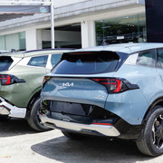 Kia Sorento và Hyundai Santa Fe: So sánh cách bố trí 6-7 chỗ và khoang hành lý gia đình
